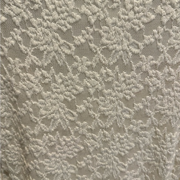 Guess - Ivory White Top - Size Medium - Picture 5 of 6